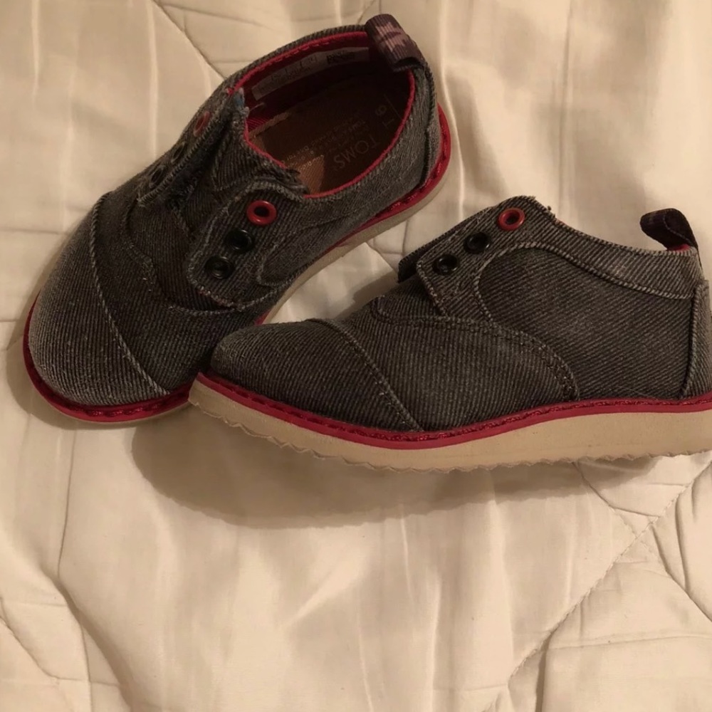 Toms
